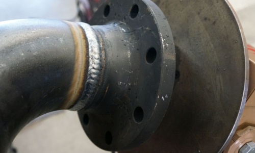 What causes porosity in carbon steel pipe welding?